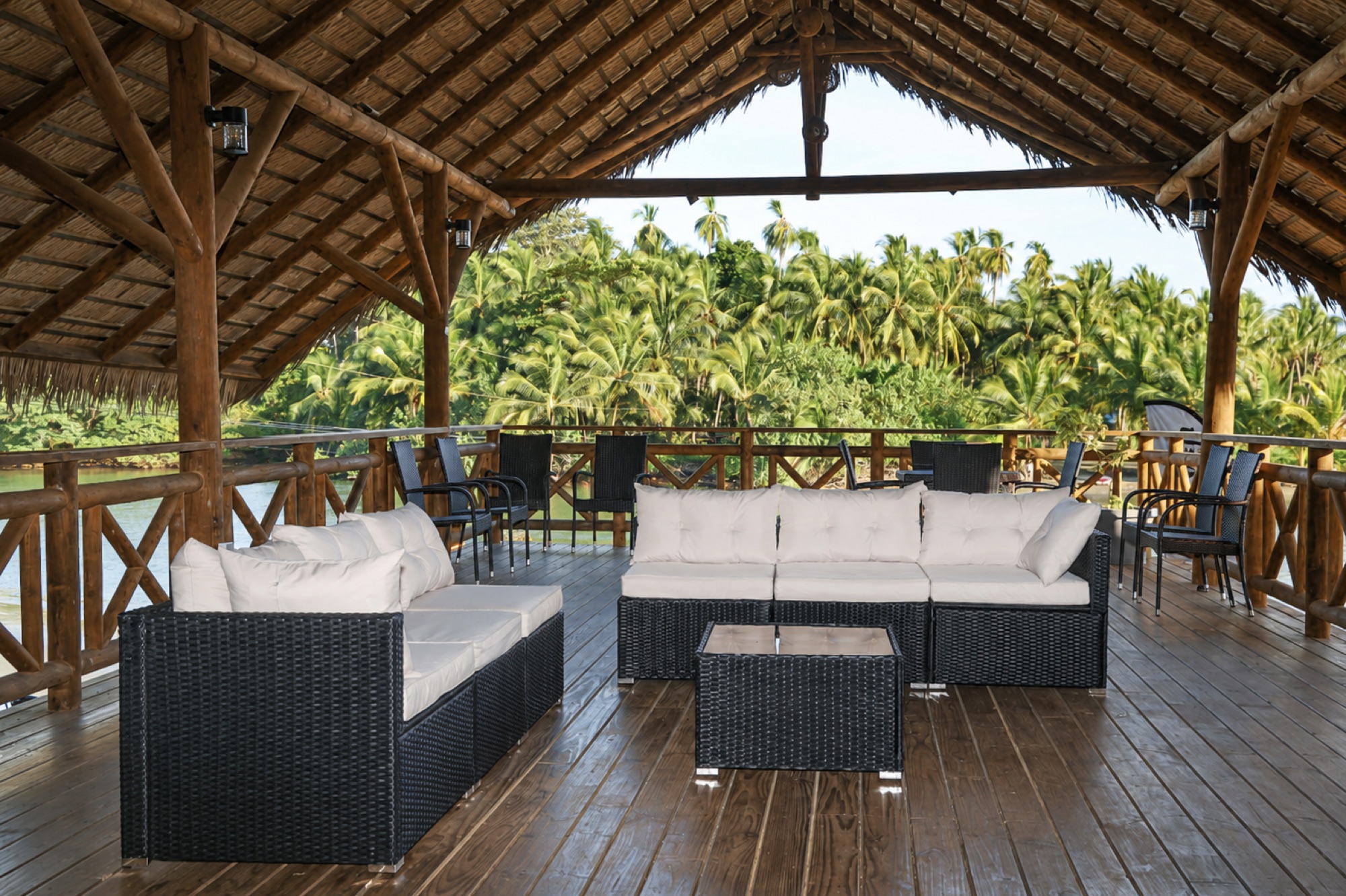 Upper oceanfront lounge